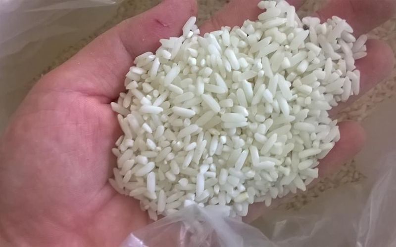 Gạo Séng Cù có màu trắng ngà tự nhiên, không đánh bóng